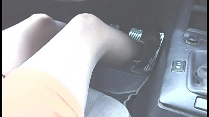 driving in 5inch samt high heels and pantyhose part2