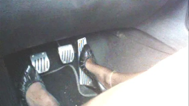 she is driving in her 5inch toecleavage black cobra heels part3