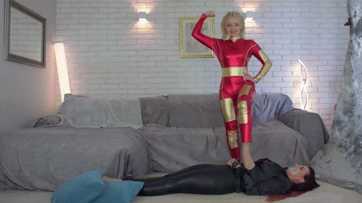 Khaleesi As Harley Quinn Against Weronika The Black Panther - Pillow Fight On The Couch - Russian And English Language - Full