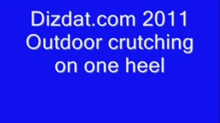 Outdoor crutching on one heel