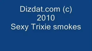 sexy Trixie smoke