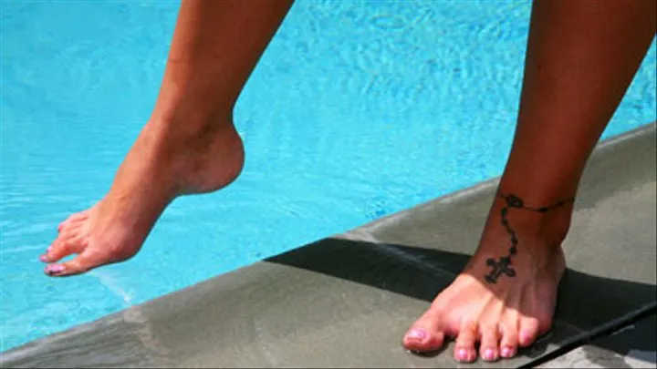 Dahlia Denyle Poolside Feet - Arabic girl outside by the Pool dipping her Feet in the water - Foot Fetish Daily