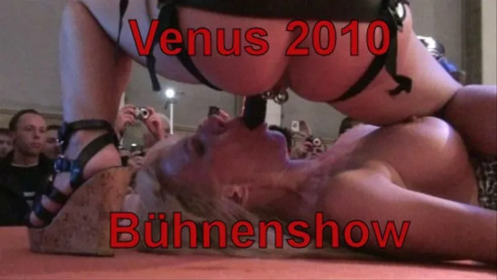 Venus2010 lesbo stage show