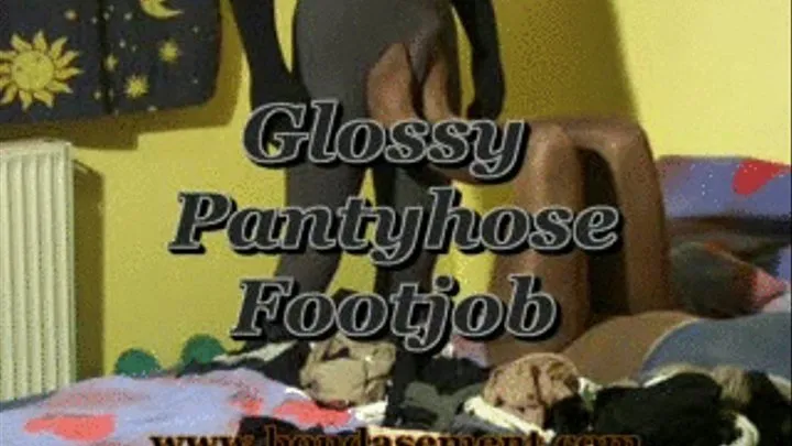 Glossy Pantyhose Footjob