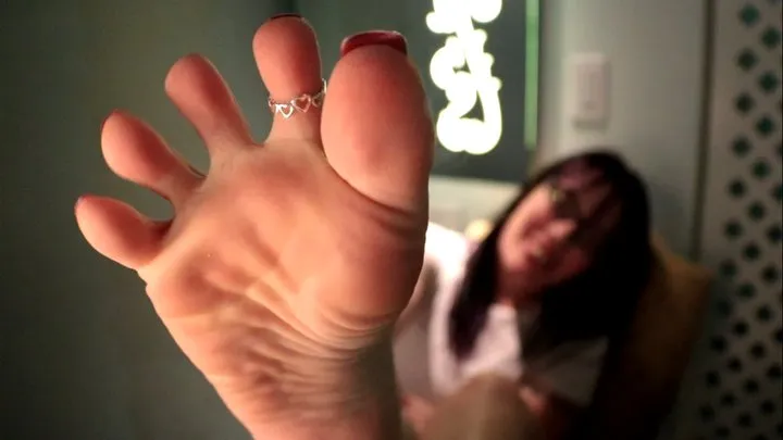 Nikki Tabletop Feet!