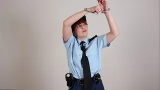 CIU194 - Politieagente Anna will show us how it's done