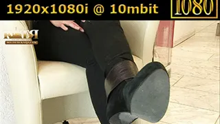 18-001 - College professor becomes bootslave (WMV - High Definition)