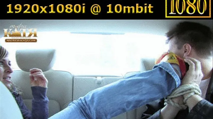 15-005 - Footdom on the backseat (WMV - High Definition)