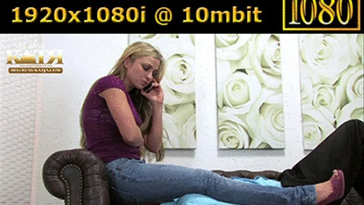 19-003 - Full-Weight Jeans Facesitting (WMV - High Definition)