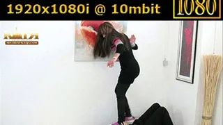 12-001 - Trampling in converse shoes (WMV - High Definition)