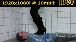 09-001 - Brutal trampling and shoe smelling (WMV - High Definition)