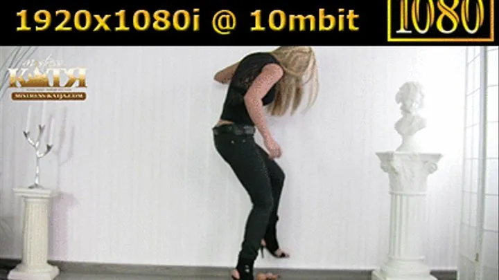 10-004 - Crushing the little doll (WMV - High Definition)