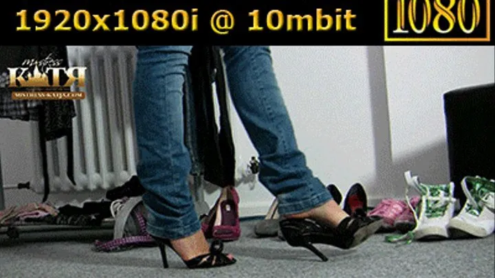 06-001 - Trying on various pairs of high heels (WMV - High Definition)