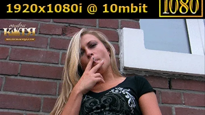 07-004 - Sexy smoke break (WMV - High Definition)