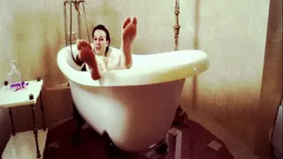 Worship Weronika Barefoot In Bathtub