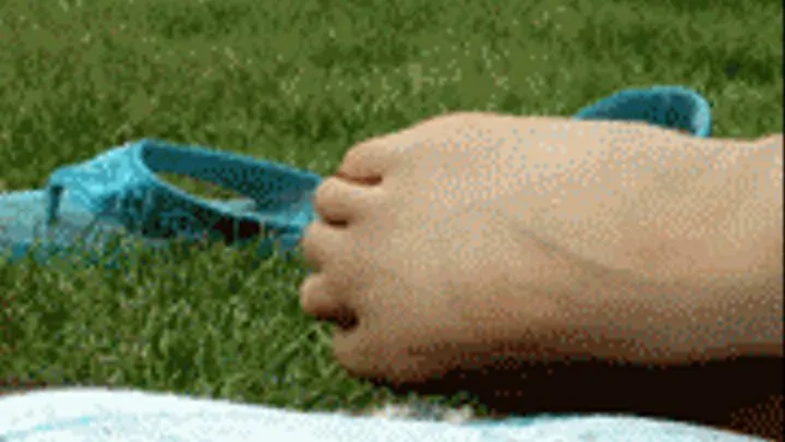 ff- bare and flip-flops on grass - 07