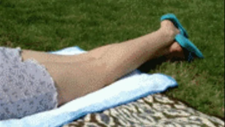 ff- bare and flip-flops on grass - 01