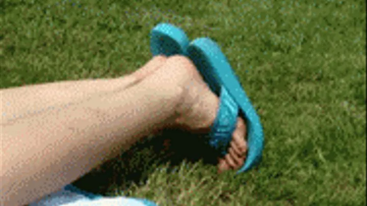 ff- bare and flip-flops on grass - 02