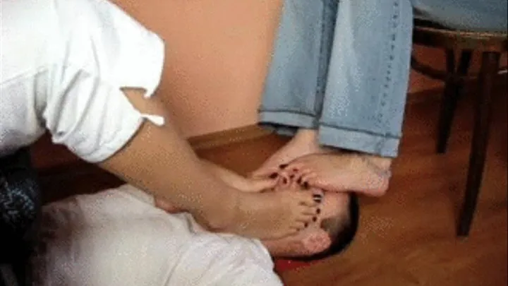 ff - mwsa - FOOTREST FOR SWEATY BARE FEET - 02 b