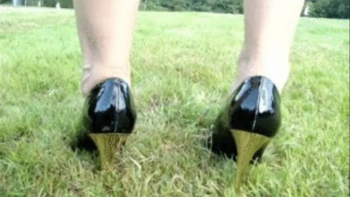 c-mw-High Heels in a Grass