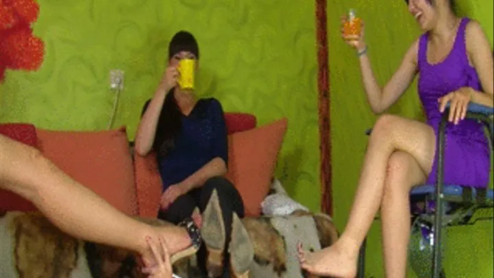 3 girls - Lick Our Dirty Feet - 01 - B - 960x540