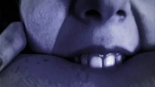 2 Clips - 2 Girls Bites - Mix - Art 01 - 960x540