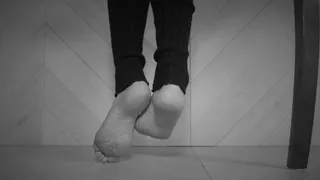 Cynthia - His Face Under petite 22 yo Woman Feet - Black And White Clip