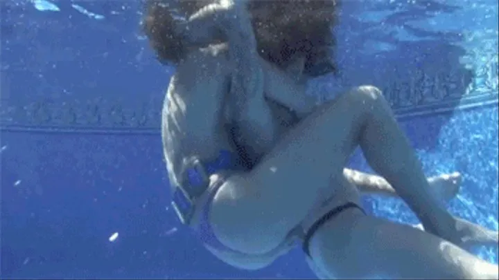 Naomi & Wenona Underwater Wrestling