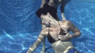 Naomi & Wenona Sensual Dunking (QuickTime)