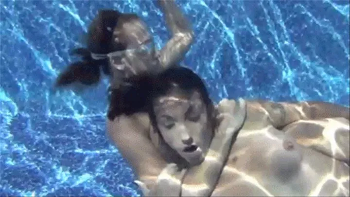 Rachel Sinclair & Wenona Underwater Wrestling