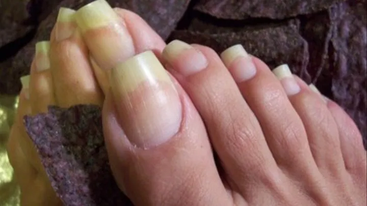 CANDI'S SEXY LONG TOENAILS CRUNCHY ON CHIPS!!!