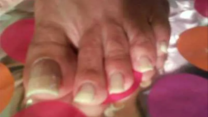 CANDITOES SUPER TOE-WIGGLING!! *on the french tip*