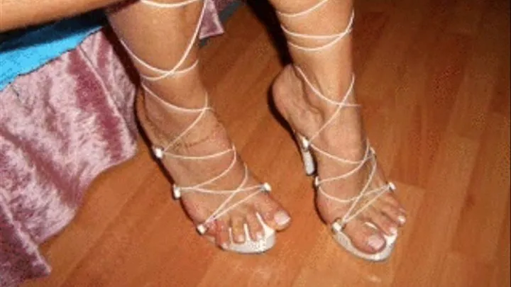 latina s toes in extrem strappy platformheels