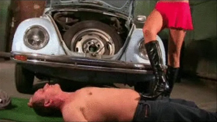 Girls don´t know how to repair cars, but they shure know how to dominate a car mechanic - Part 2