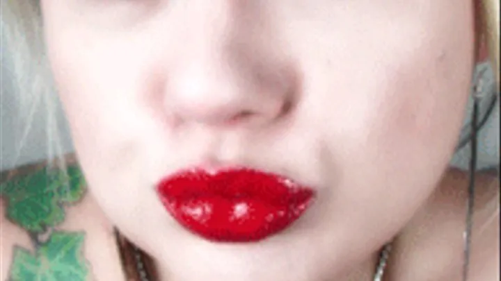 Woah Lips in RED