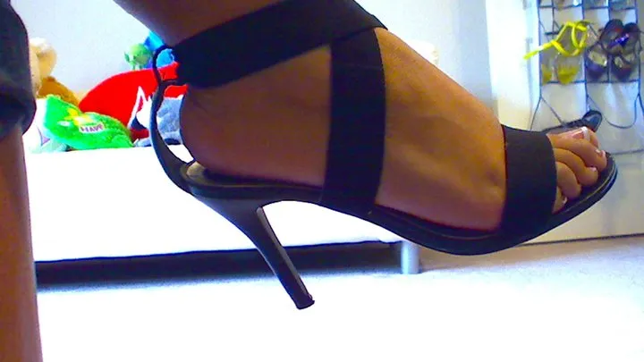 BLACK HEELS (around ankle)