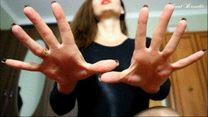 Hand mesmerize movements .