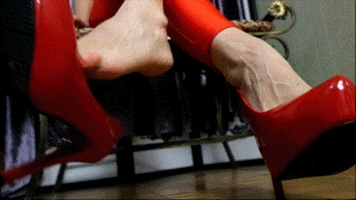 Giantess in red heels crush.