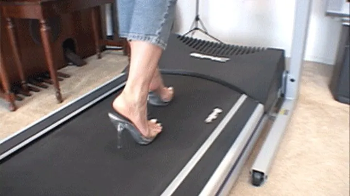 HIGH HEELS on the Treadmill - SHORT VERSION