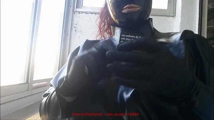 Heavy rubber Mistress smoking