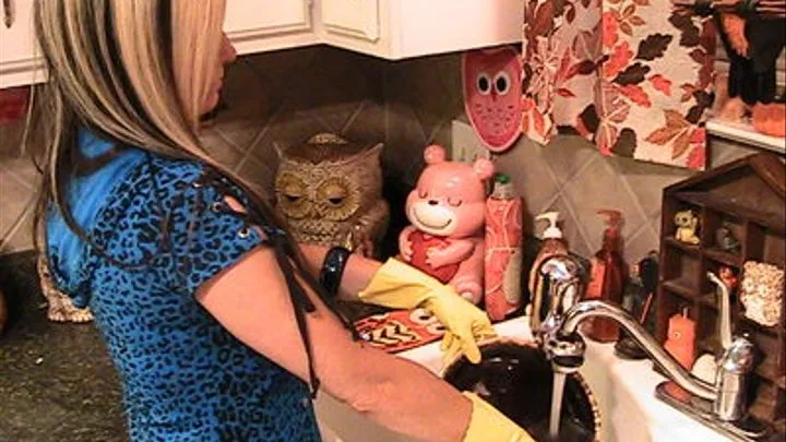 Tiffanis Washing Dishes in Rubber Gloves