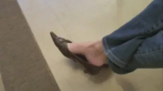 dangle with smelly heel