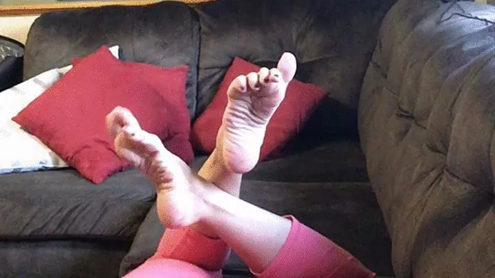 COMFY CORAL LEGGINGS AND WRINKLED SOLES