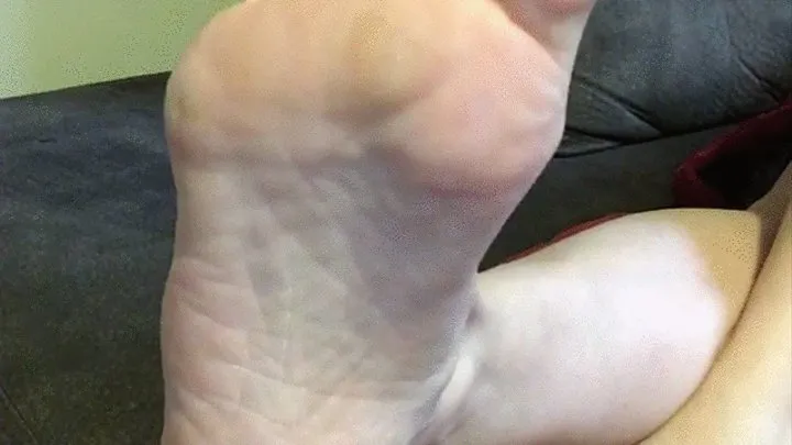 BIG MEATY SOLES AND LONG TOES