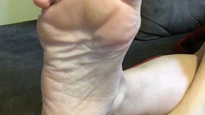 UP CLOSE ALL TOES AND WRINKLED SOLES