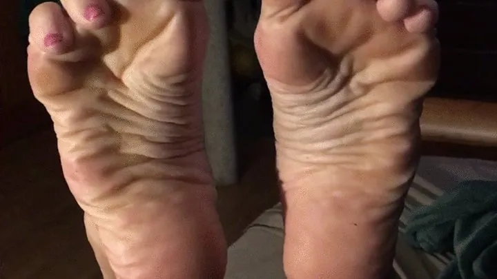 WRINKLED SOLES AND LONG POINTY TOES