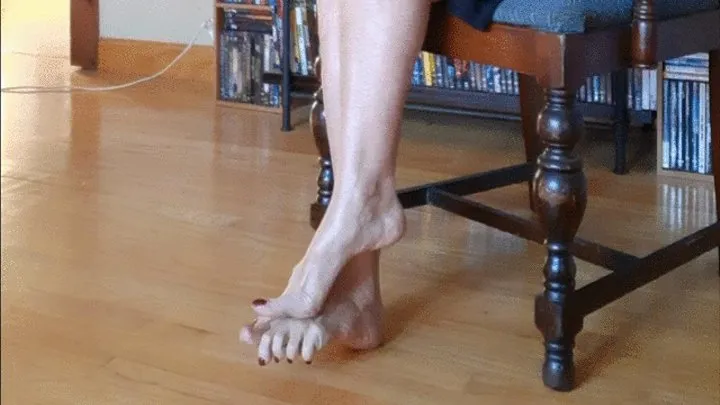 SMOOTH RUBBING TOES