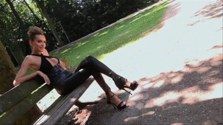 Hot Feet In The Park - Marisa