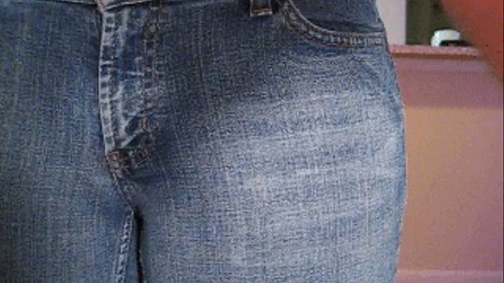 CROTCH SHOT IN THESE JEANS