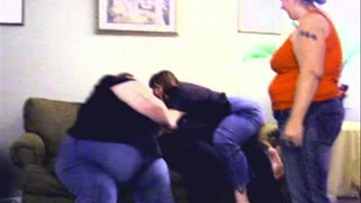 5 Fat Girls Wrestle Around